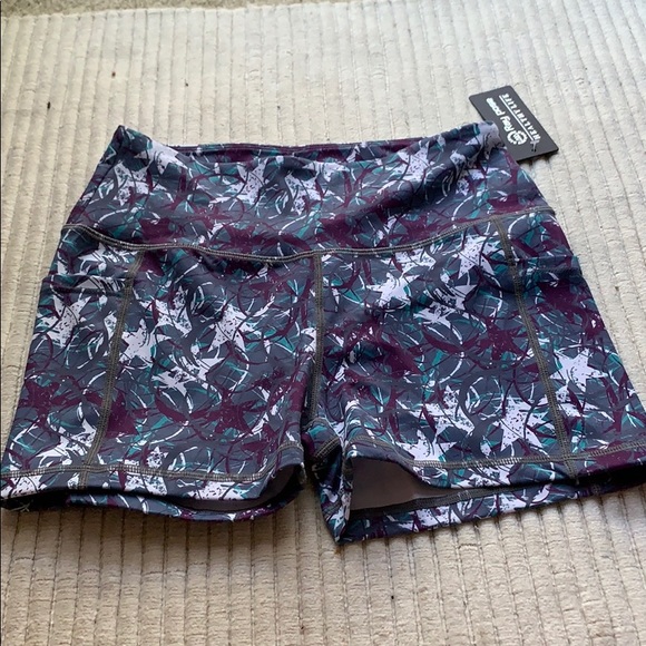 Yoga/Bike Shorts - Picture 1 of 4